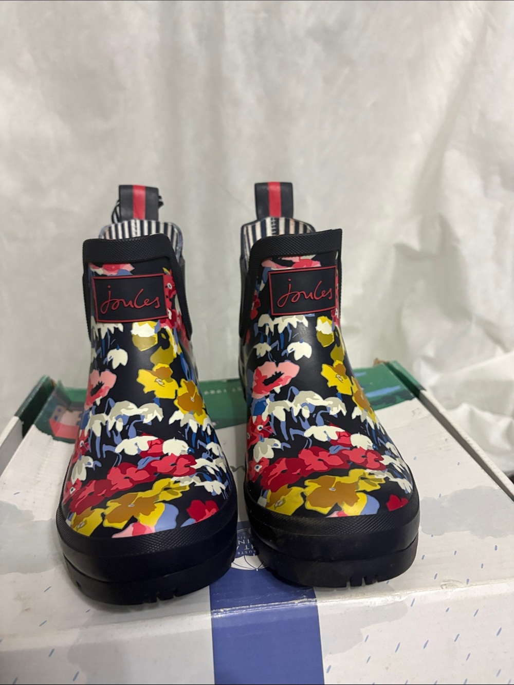 Joules Floral Chelsea Rain Boots size US 6 NWT